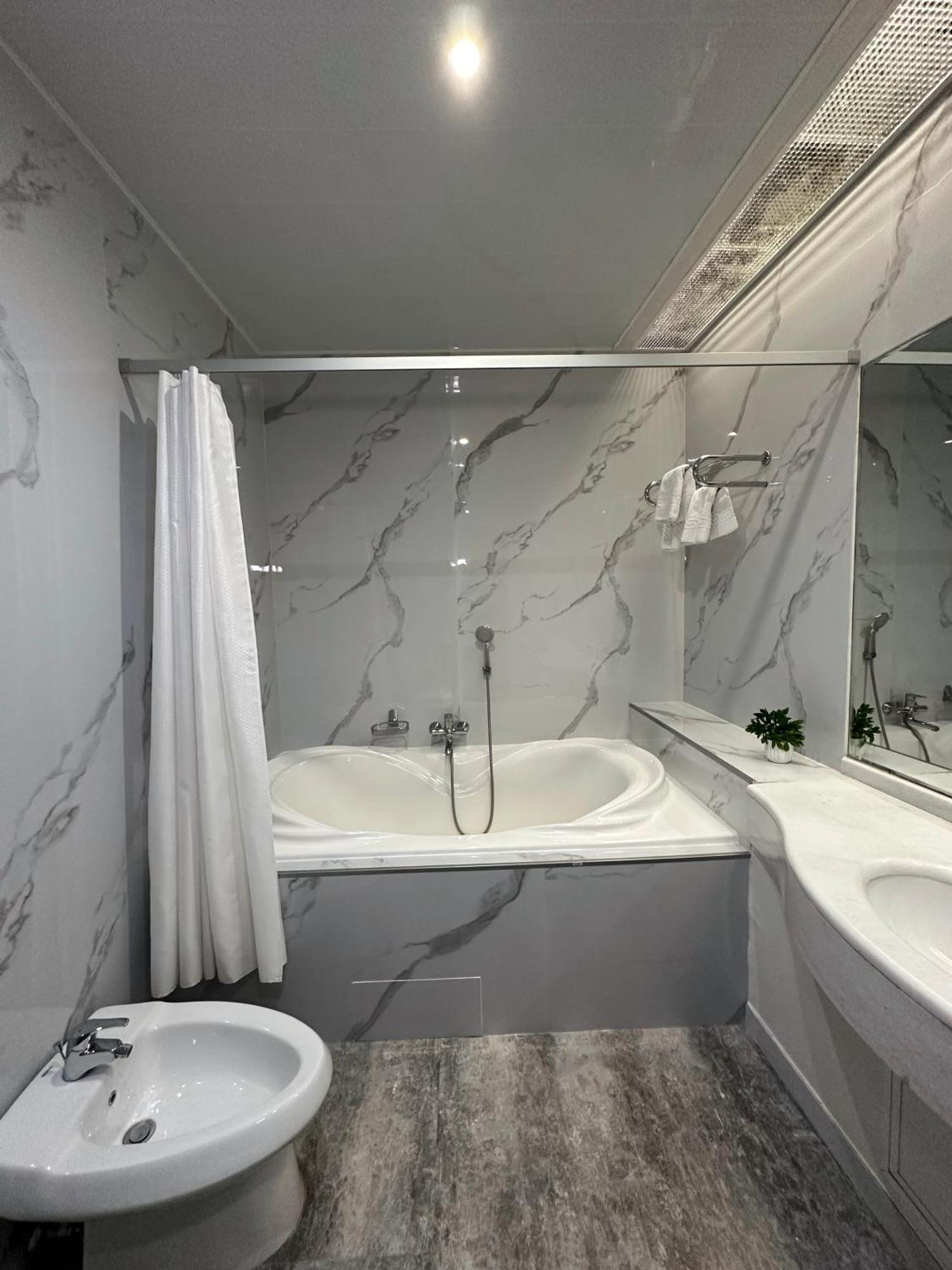 Port Inn Hotel Астана Екстер'єр фото